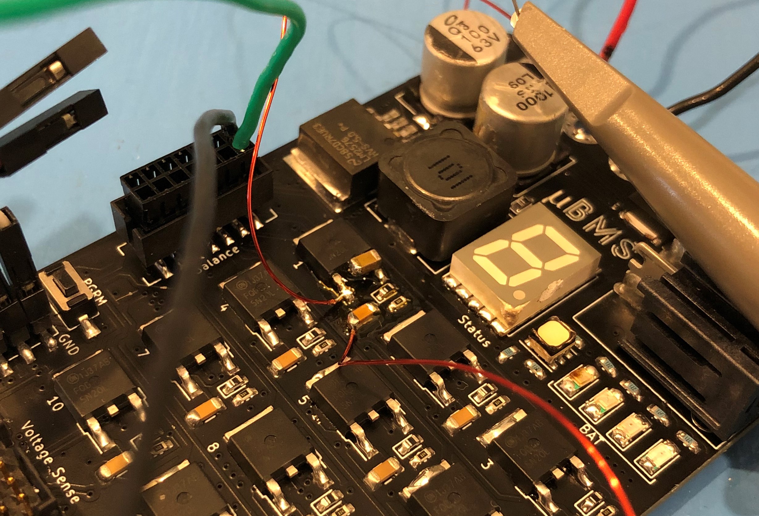 My reactance cancelling 1206 capacitor bridging the MOSFET's Drain and Source (GND)